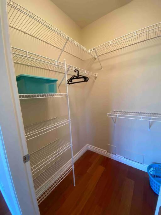 Lucky Suite, Two-Bedroom Suite With Independent Entrance In Richmond Close To Yvr Eksteriør billede