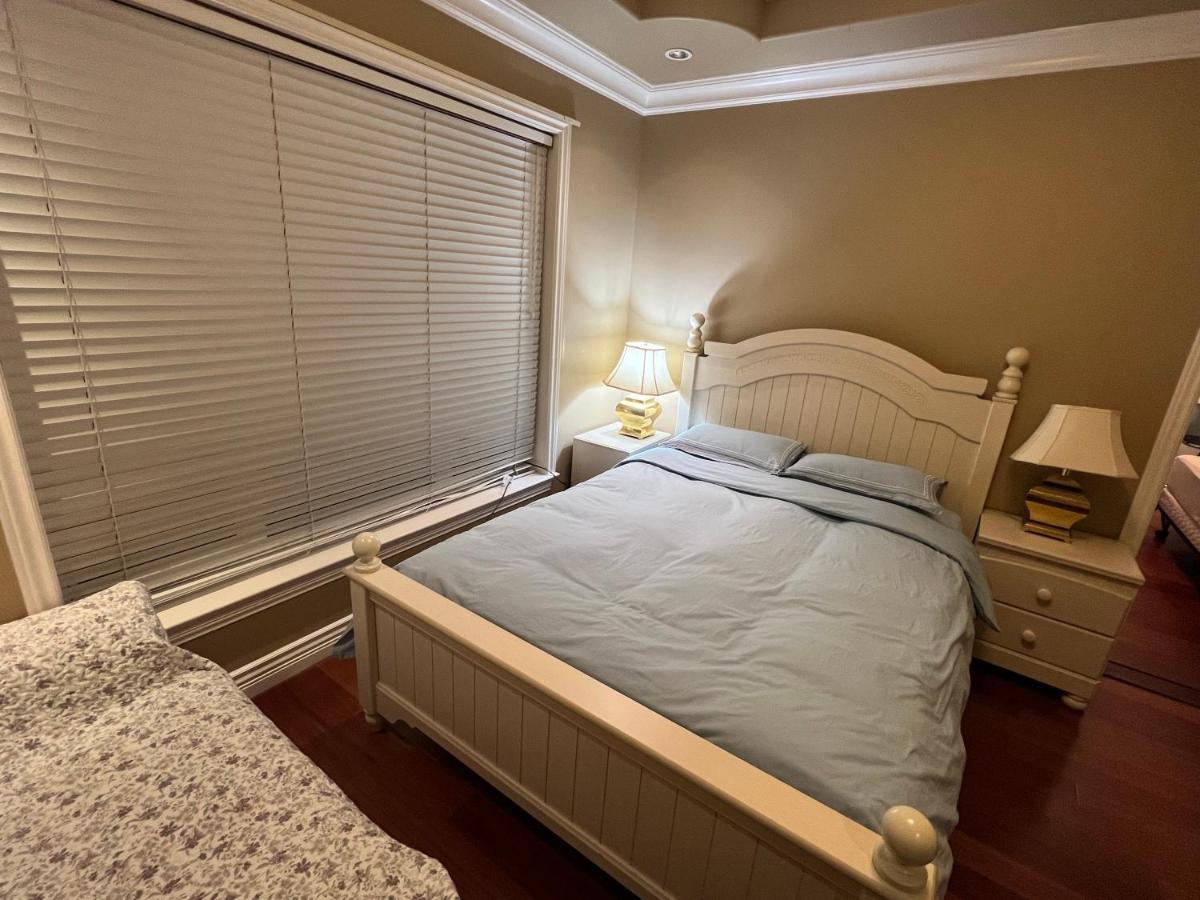 Lucky Suite, Two-Bedroom Suite With Independent Entrance In Richmond Close To Yvr Eksteriør billede