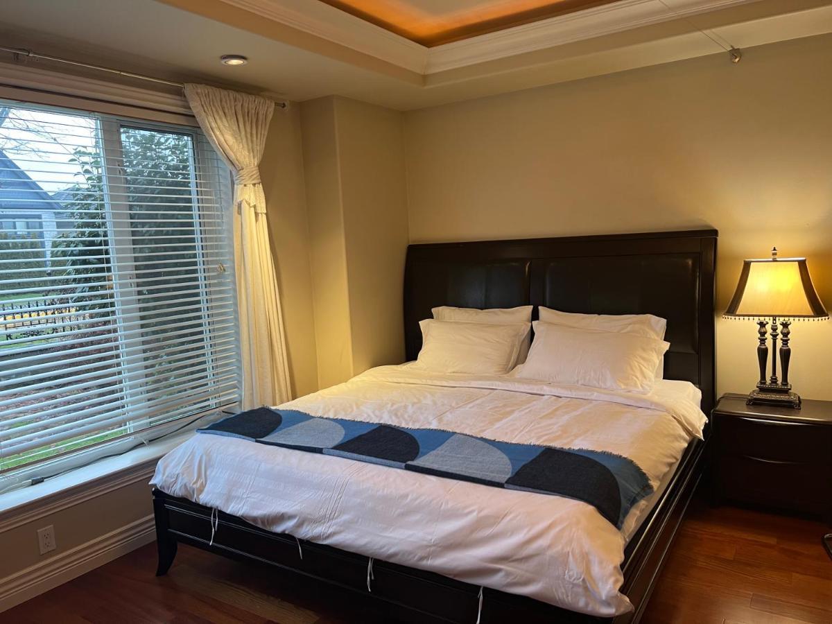 Lucky Suite, Two-Bedroom Suite With Independent Entrance In Richmond Close To Yvr Eksteriør billede